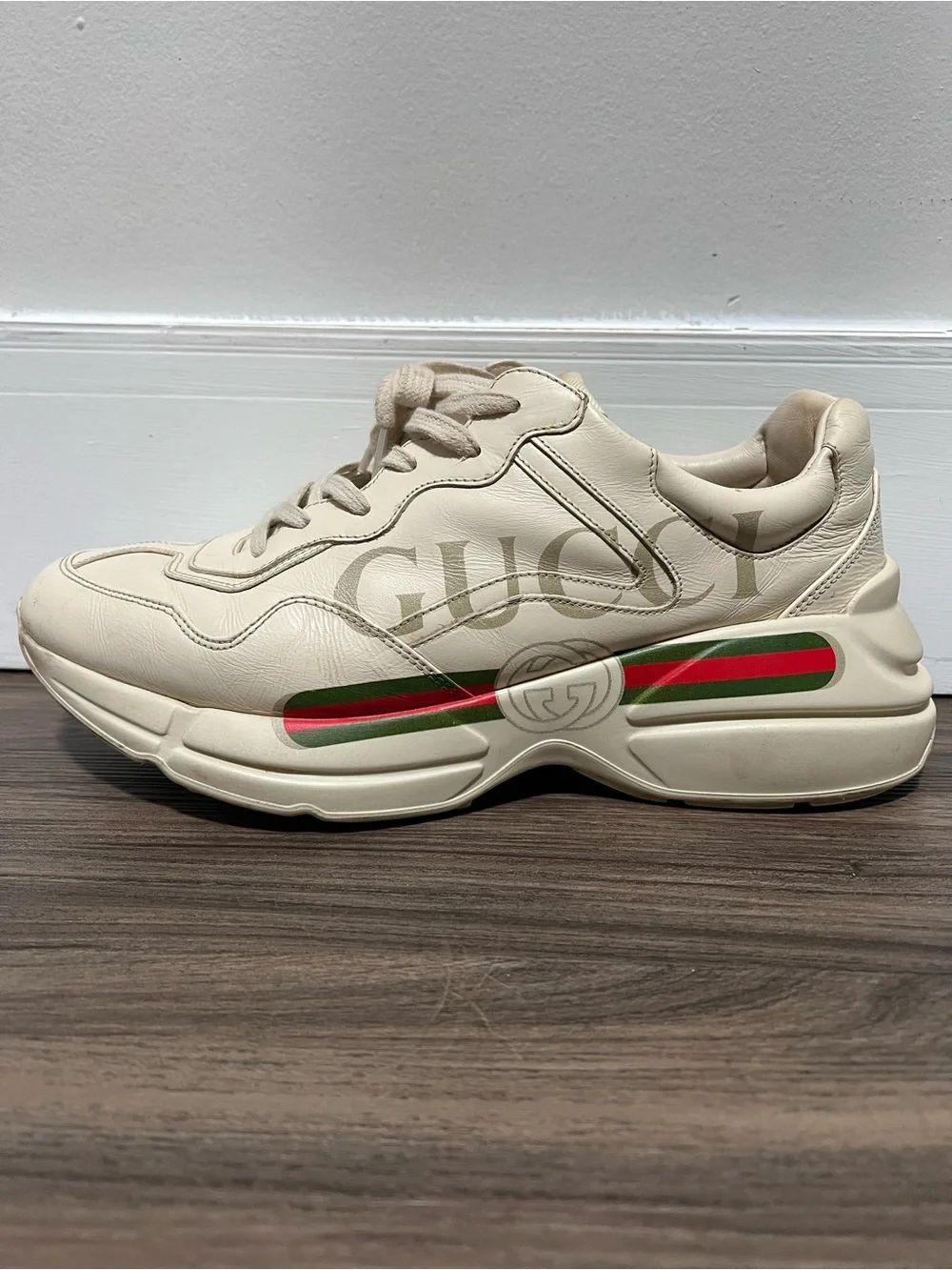 100% Authentic Gucci Rhyton Leather Sneaker Size 9 US, 8 Gucci